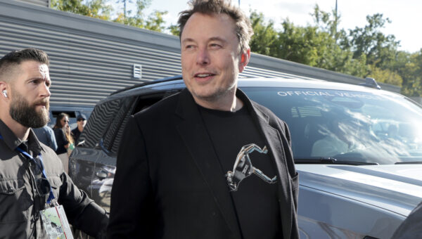 Elon Musk spends half his time talking robots and AI on Tesla earnings calls