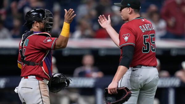 Diamondbacks score 4 in 8th to beat Guardians 4-1 and move into second in NL wild-card race