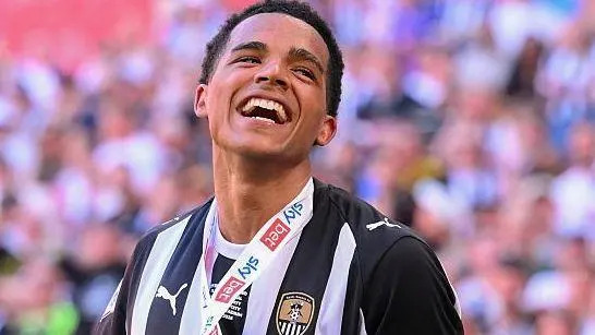 Swans close in on Huddersfield midfielder Iorpenda