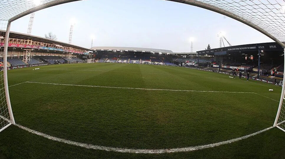 Winger Benagr signs new Luton deal