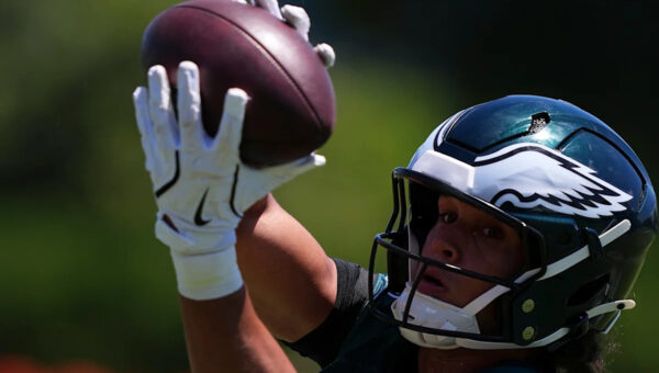 Why Eagles fans shouldn’t panic over Eli Stowers’ quiet training camp