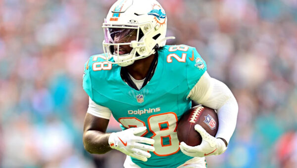 Dolphins RB De'Von Achane could see 40-plus touches in some games this season, Jeff Hafley says