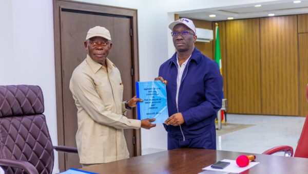 Oshiomhole-led committee hands over Edo museum project to Oba of Benin