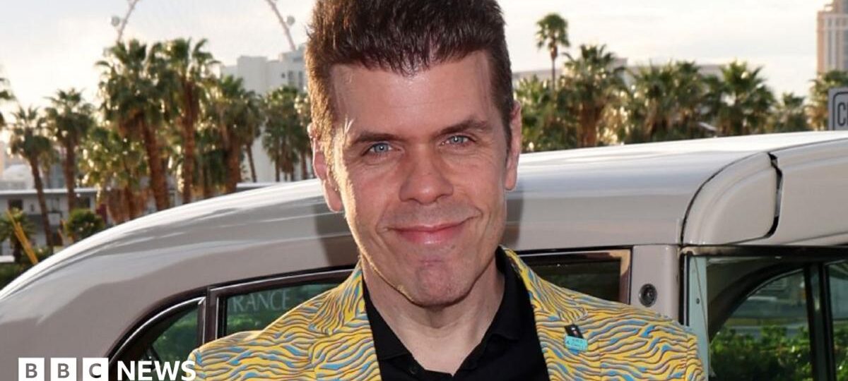 Blogger Perez Hilton recovering in hospital after reports he self-harmed during livestream