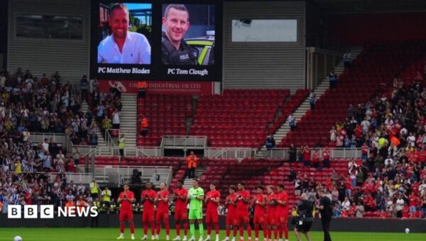 Football fans pay tribute to crash death officers at Middlesbrough match