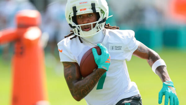Miami Dolphins Fins Up/Fins Down: Caleb Douglas shine on Day 8 of camp