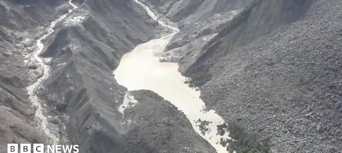 'High risk' of lake breaching and causing second flood, warns China