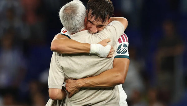 Front pages: Espí saves Mou, Barça debut, United crash