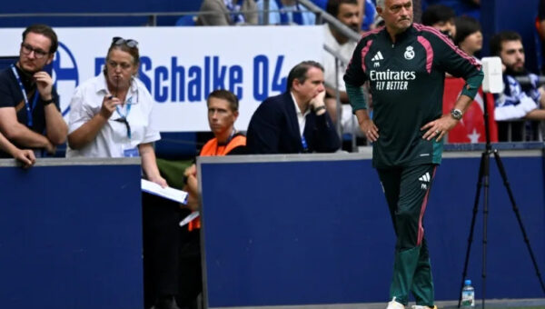 Mourinho begins second Real Madrid reign with Barca in his sights