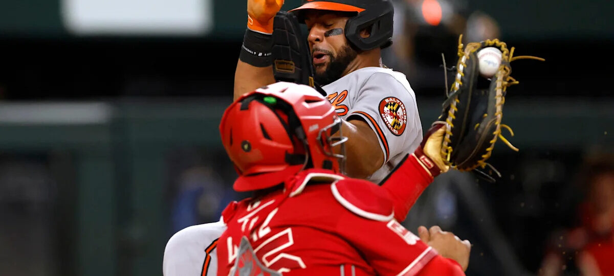 Late call costs Orioles in 2-1 loss to Rangers
