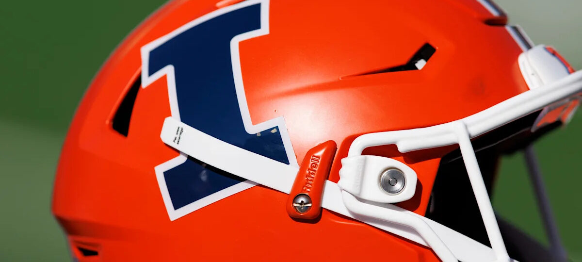 Illinois debuted record-setting massive video board with an 'Air Bud' screening