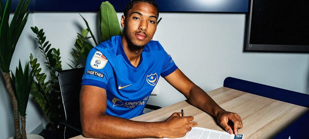 Portsmouth sign Arthur on loan from Brentford