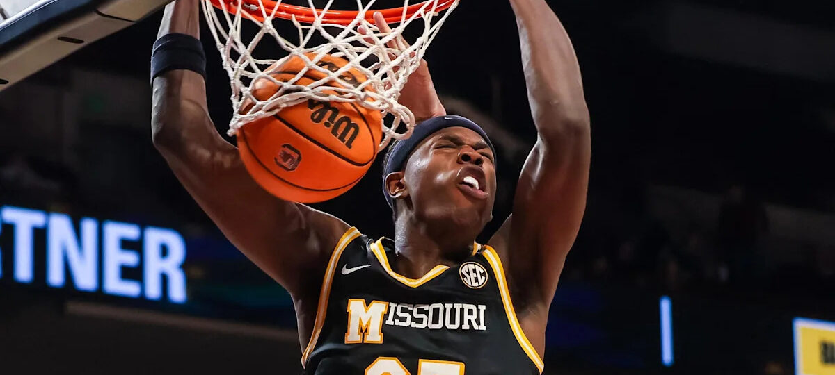 Twitter celebrates Mark Mitchell joining the Kentucky Wildcats