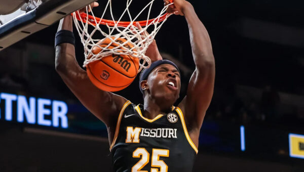 Twitter celebrates Mark Mitchell joining the Kentucky Wildcats