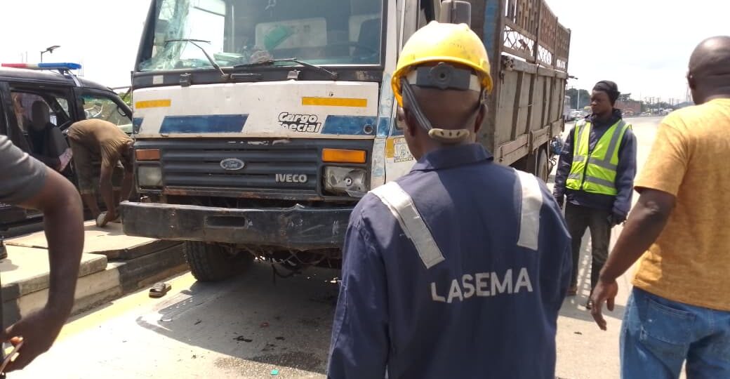 Dispatch rider killed as two trucks battle for right of way in Lagos