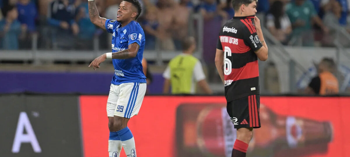 Stunner and last-gasp goal, Cruzeiro rally to beat Flamengo