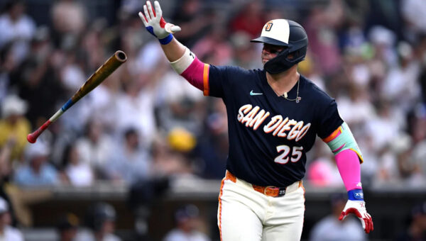 Big inning helps Padres drop Twins