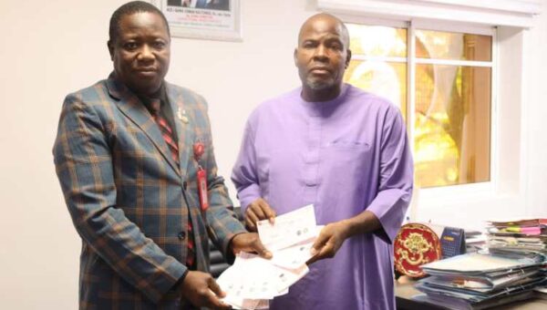 EFCC returns N125m recovered from alleged land fraud suspect to Lagos businessman