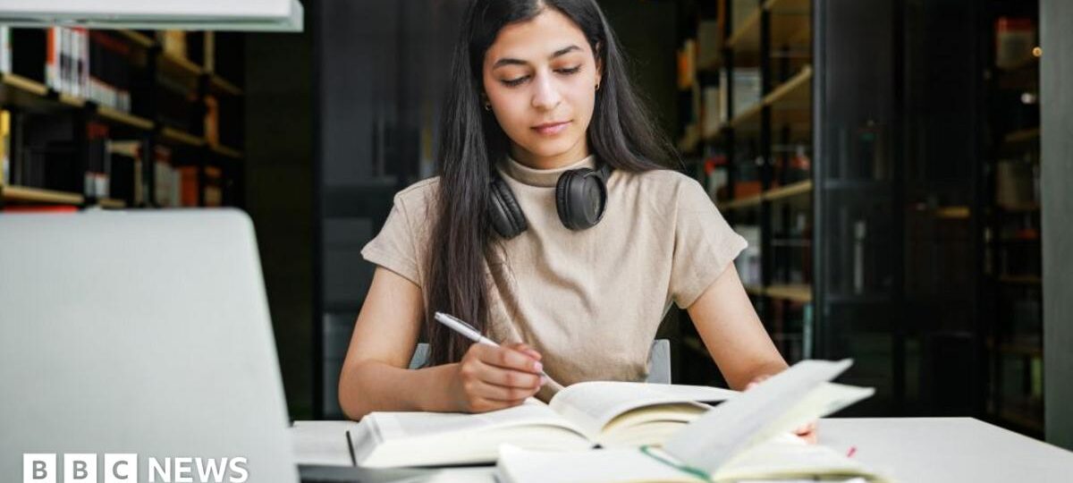 From making friends to managing money: Students' advice for this year's freshers