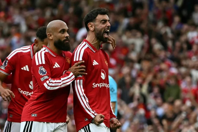 Fernandes treble inspires Man Utd rout, Chelsea beat Brighton in thriller