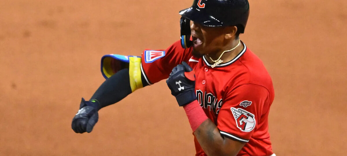 Top Guardians prospect Angel Genao starts MLB career with 4 straight hits, 2 errors on same play; Mets spoil party in extras