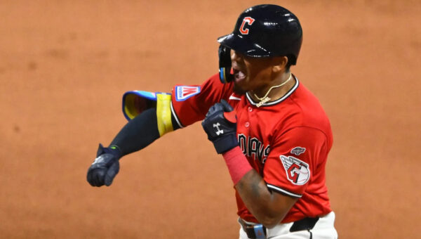 Top Guardians prospect Angel Genao starts MLB career with 4 straight hits, 2 errors on same play; Mets spoil party in extras
