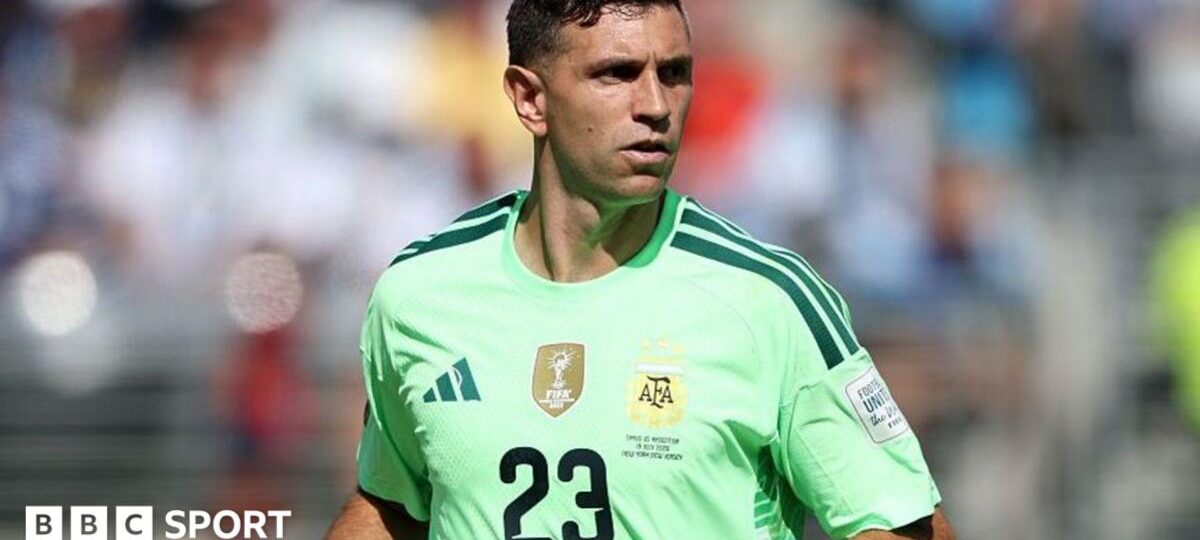 Chelsea in contact over move for Villa goalkeeper Martinez