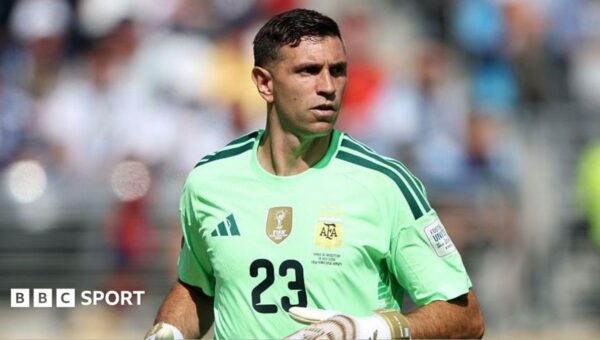 Chelsea in contact over move for Villa goalkeeper Martinez