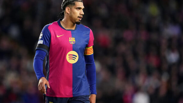 Liverpool set to sign Barcelona defender Araujo on loan