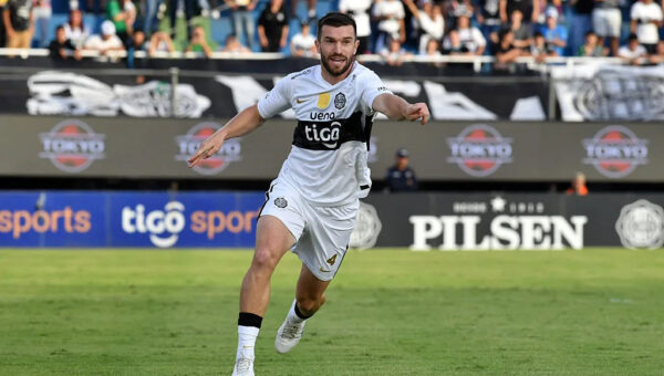 Remember him? Social media hit, Tim Payne debuts with a stunner in