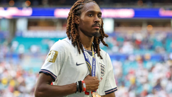 Chelsea Urged To Launch A Move For This Tottenham Hotspur Full-Back: Should Alonso Snap Him Up?