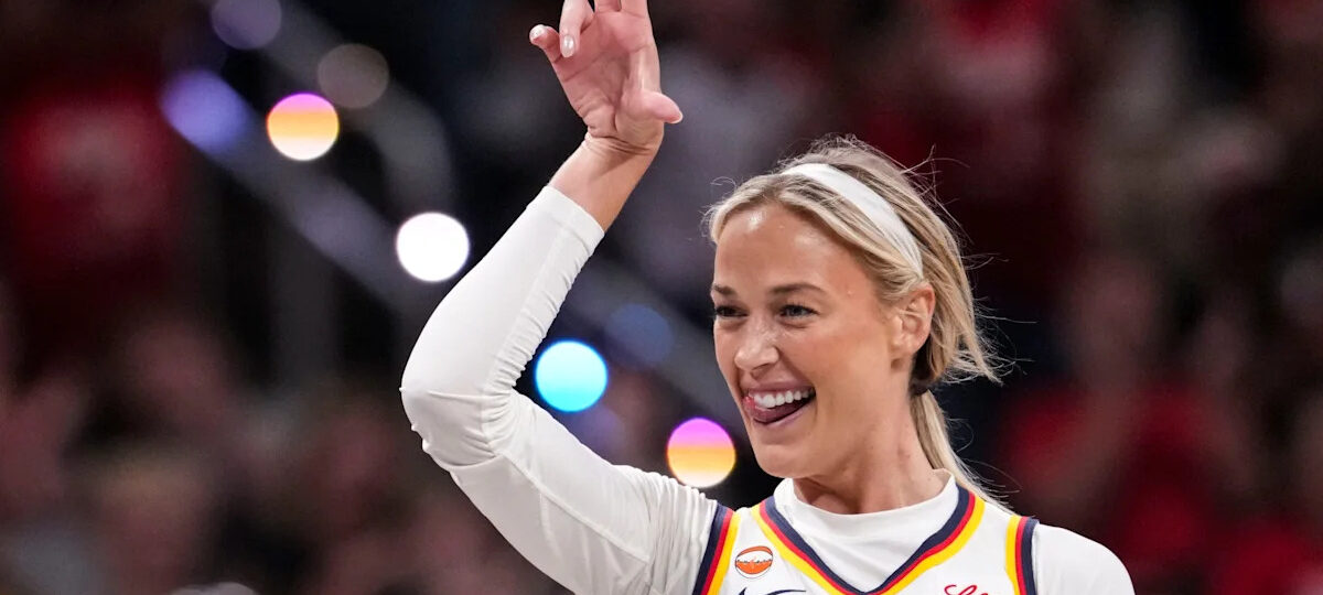 Fever star Sophie Cunningham shouts out Tempo fans after getting booed