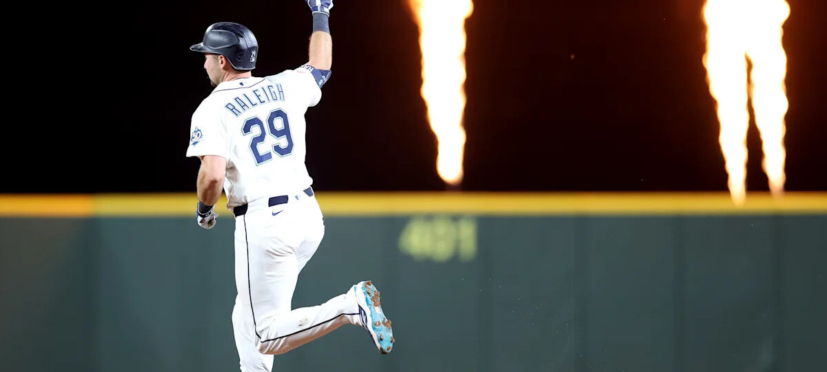 Cal Raleigh busts out of slump, hits career-first 3 home runs to power Mariners past Phillies