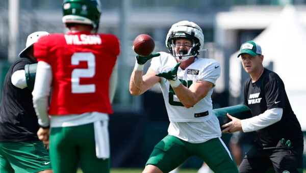 Cowboys claim former Jets draft pick days after losing TE