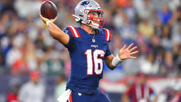Tommy DeVito throws TD pass, Ja’Quinden Jackson taken off in ambulance as Patriots beat Eagles 24-21
