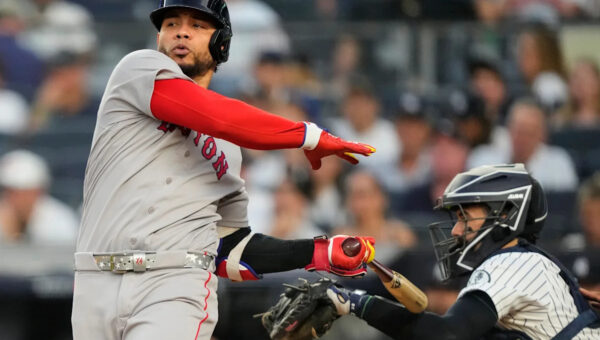 Red Sox place slugger Willson Contreras on IL with strained left hamstring; recall Mickey Gasper