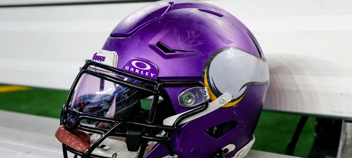 Vikings claim two OLs off waivers