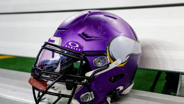 Vikings claim two OLs off waivers