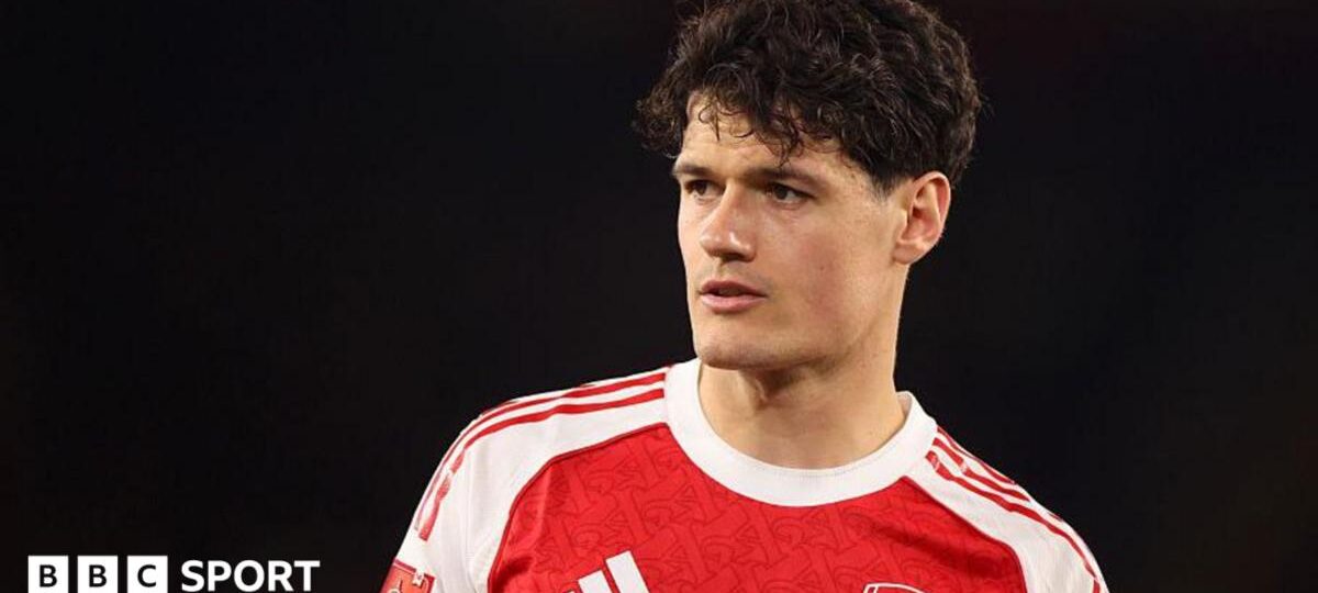 Everton sign midfielder Norgaard from Arsenal