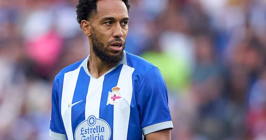 A notable absence and a debut: the XIs are in for Deportivo-Valencia