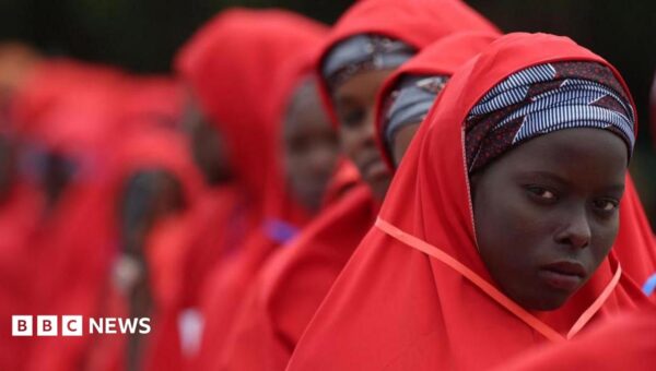 Nigeria's mass wedding - and how telling lovers from fraudsters is proving tricky