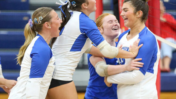 Southeastern volleyball cruises to win in Lougheed's coaching debut