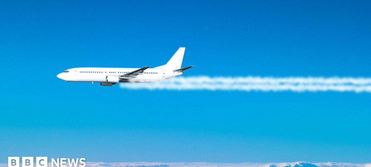 AI to help planes avoid climate-warming 'sky graffiti'