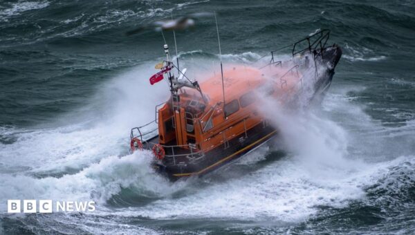 Search continues for boat ‘in distress’ in Channel as two people still missing