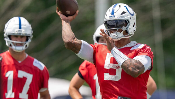Colts Anthony Richardson battles for backup QB spot with issues catching snaps, trade request