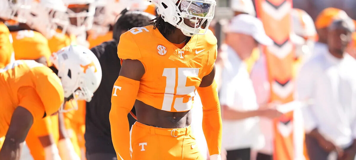 Tennessee starting safety Edrees Farooq suffers leg injury at practice