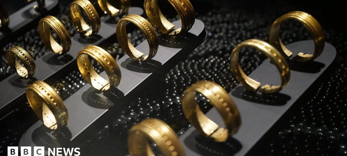 Thieves steal Bronze Age artifacts from Spanish museum in four-minute heist