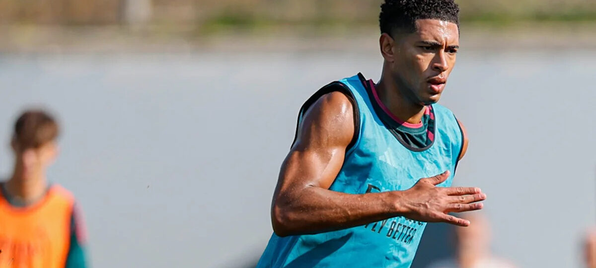 Real Madrid talisman finally returns to training as Mourinho gets full group together