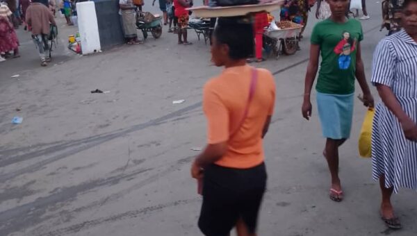 Imo govt bans street trading, illegal parks on major roads