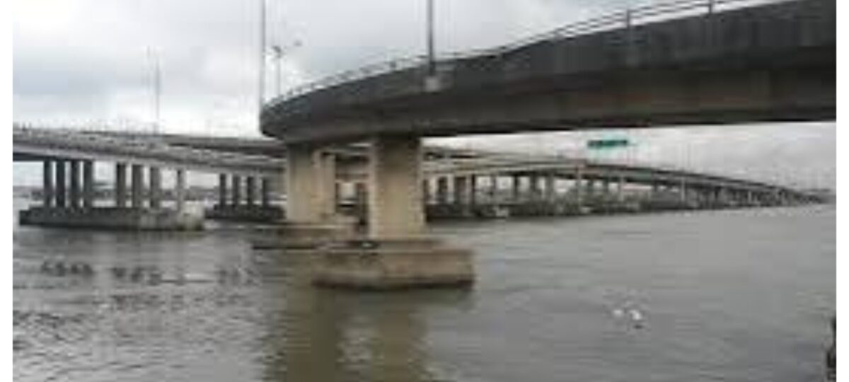 Woman rescued after allegedly jumping into Lagos lagoon from Carter Bridge